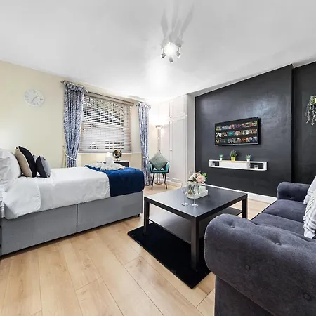 Appartamento Flat In The Heart Of Holland Park Londra Esterno foto
