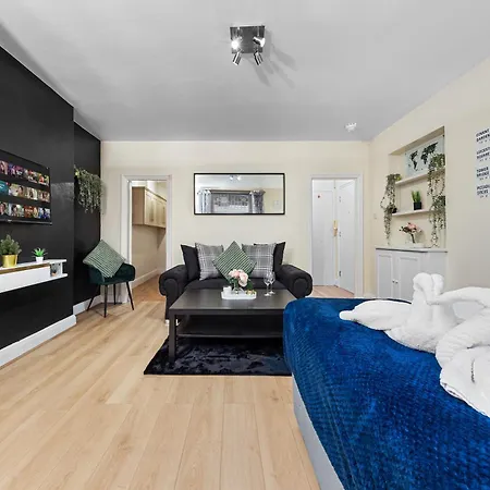 Appartamento Flat In The Heart Of Holland Park Londra Esterno foto