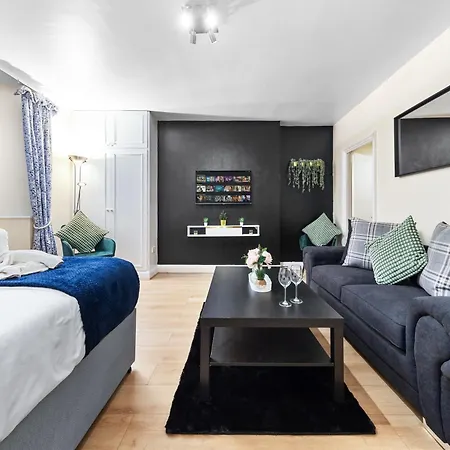 Appartamento Flat In The Heart Of Holland Park Londra Esterno foto